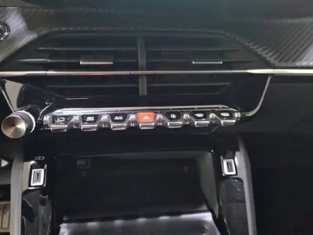 Peugeot 208 electrique 50 kwh 136ch — photo 2
