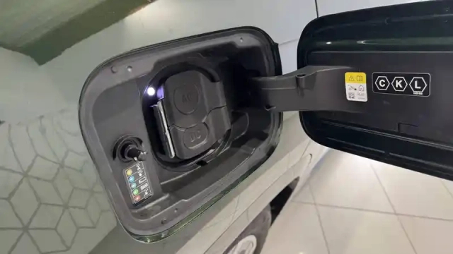 Bmw X1 i xdrive30 — photo 18