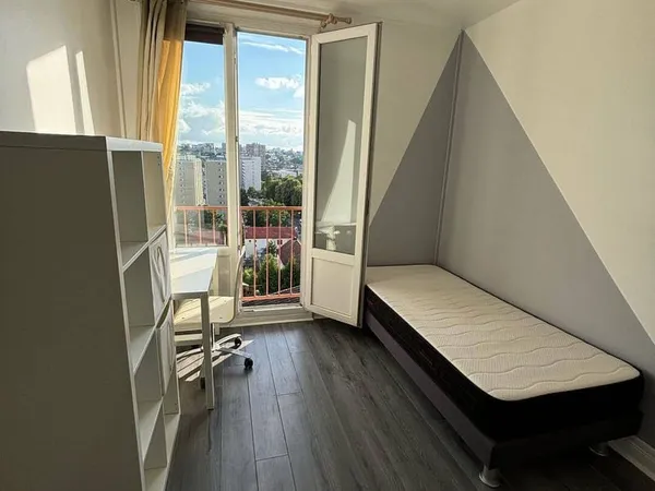 Appartement 4 pièces 9 m²