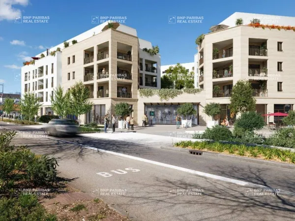 Local commercial 4 pièces 260 m²