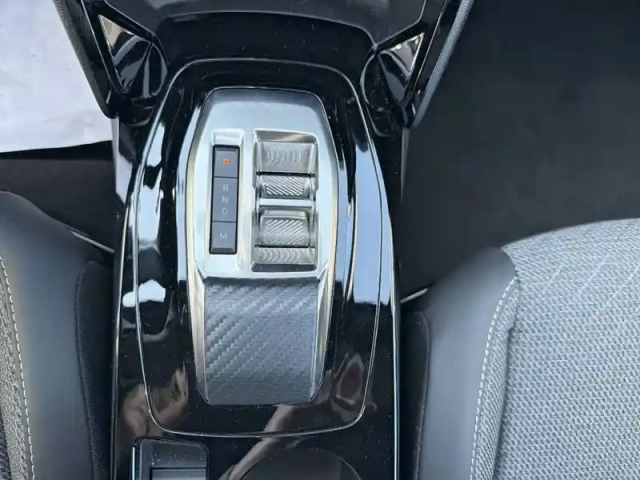 Peugeot 2008 hybrid 136 e-dcs6 — photo 64