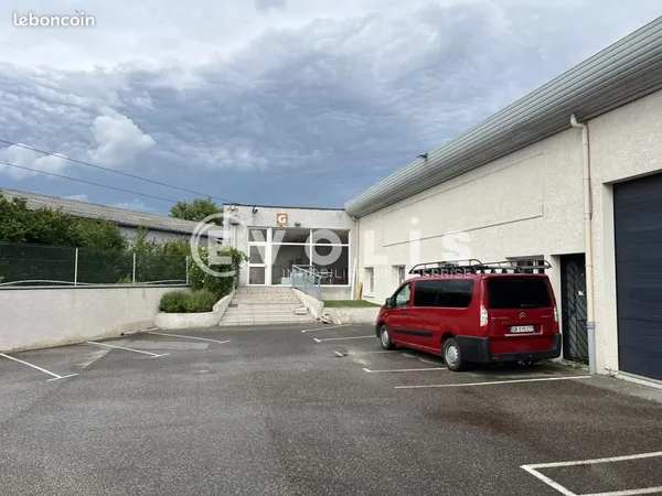 Local d'activité 274 m²