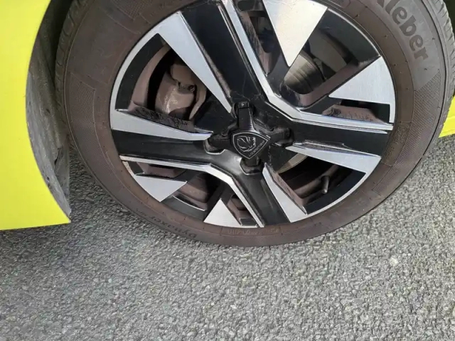 Peugeot 208 puretech 100 s&amp;s bvm6 — photo 2