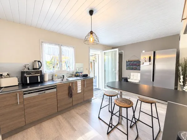 À LOUER Communay - Maison meublée de 120 m2 avec terrasse,
