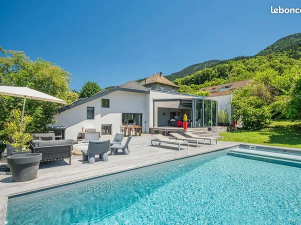 Propriété 8 pièces 230 m²