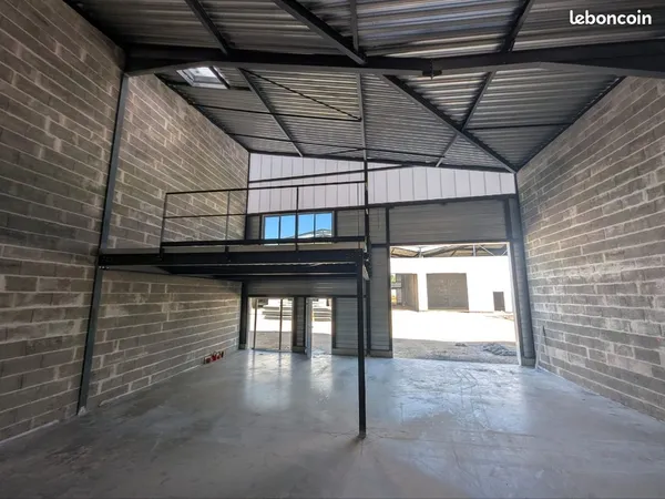 Local d'activité à louer à Carbon Blanc - 304.8m2