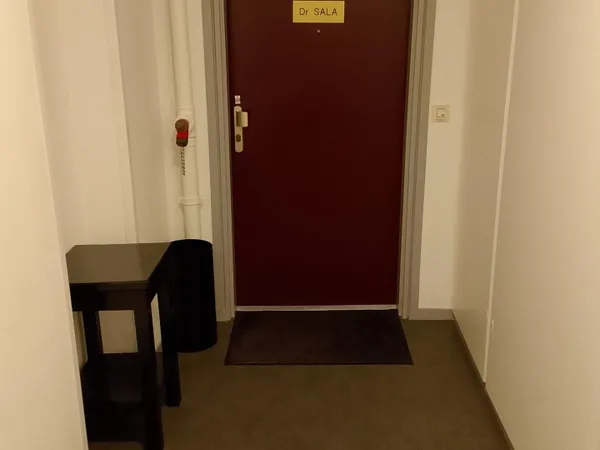 Très bel appartement spacieux situé en centre ville proche de tous les commerces de proximité, de la