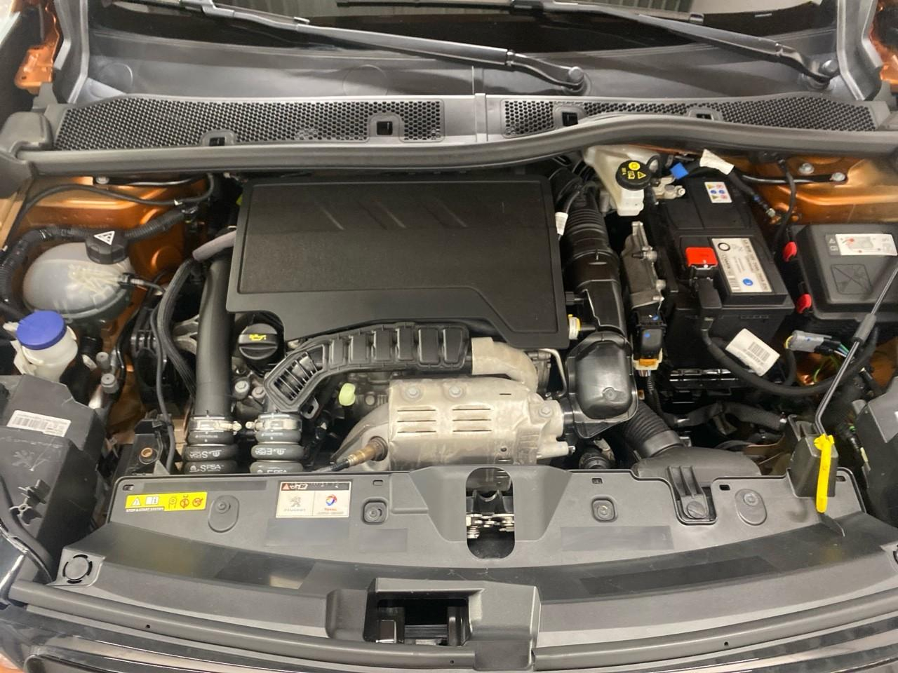 Peugeot 2008 puretech 130 s&s eat8 gt — photo 15