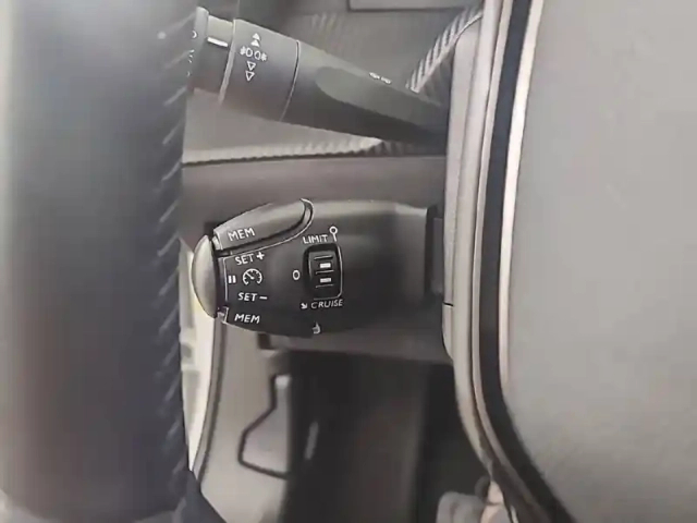 Peugeot 2008 electrique 136 ch — photo 25