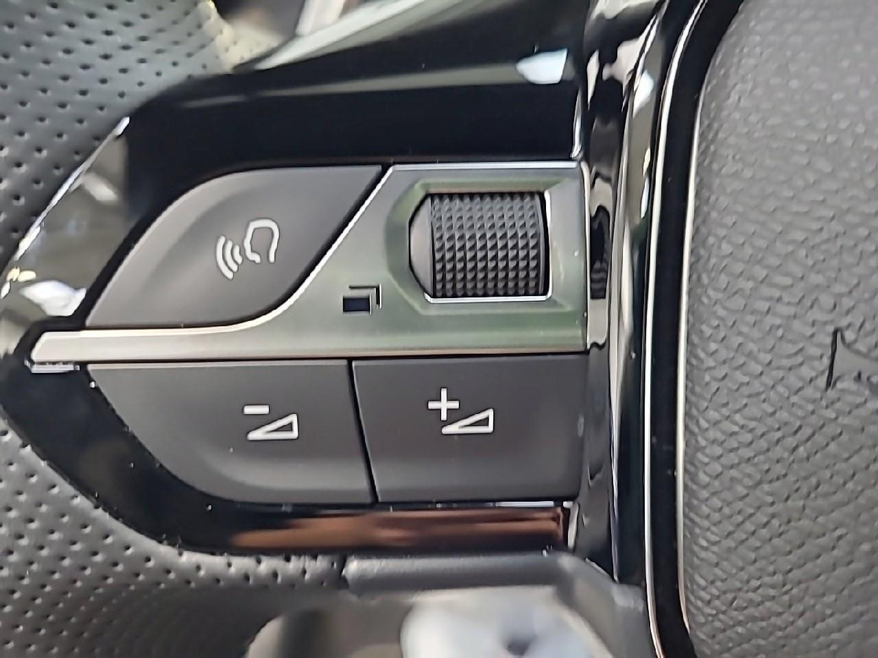 Peugeot 2008 hybrid 145 ch e-dcs6 gt — photo 22