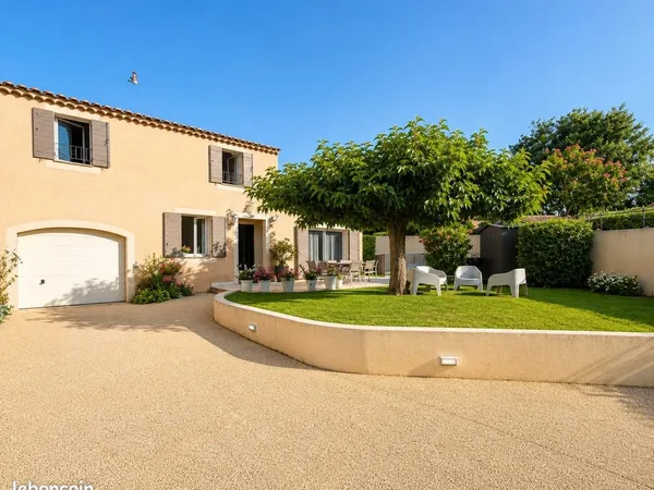 Maison avec piscine à Cabrières-d'Avignon - Environnement calme et privilégié