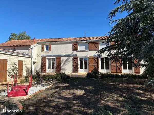 Maison 10 pièces 246 m²