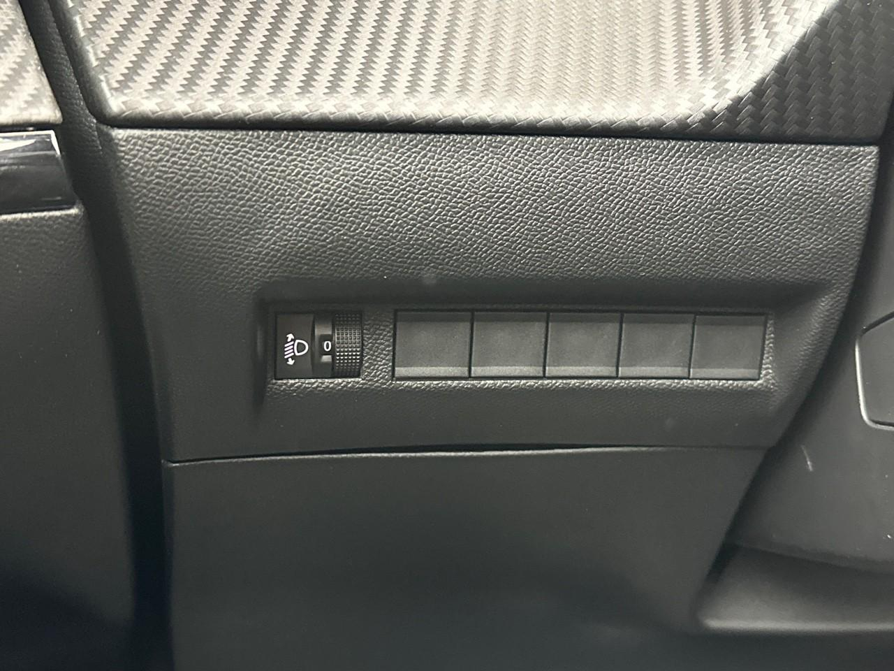 Peugeot 2008 electrique 54 kwh 156 ch allure — photo 16