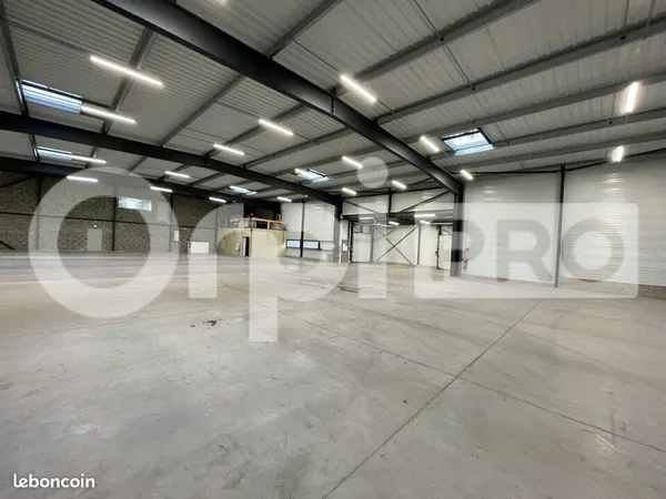 Local d'activité 1 327 m²