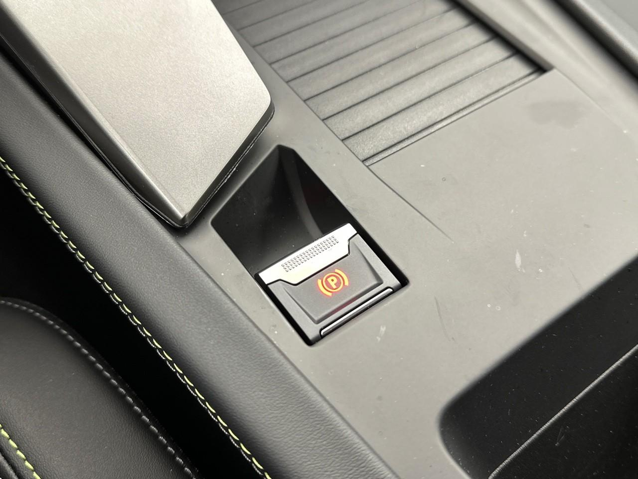 Peugeot 408 hybrid 145 e-dcs6 gt — photo 33