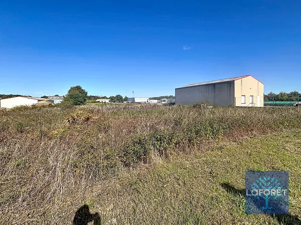 Terrain 878 m²