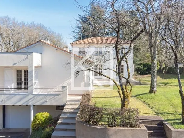 Maison de charme avec vue dégagée sur la campagne