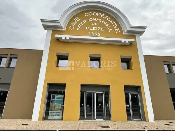 Local commercial 3 pièces 670 m²