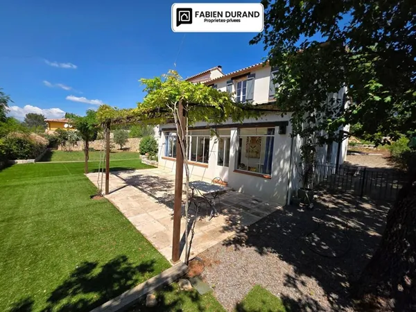 Draguignan ? Élégante Villa de Caractère avec Jardin Clos, Véranda et 3 Garages
