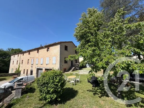 Maison 7 pièces 330 m²