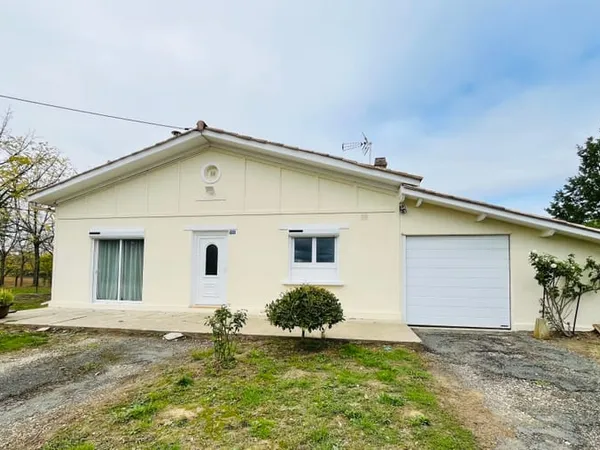 En campagne avec une jolie vue, maison entièrement restaurée avec jardin et garage