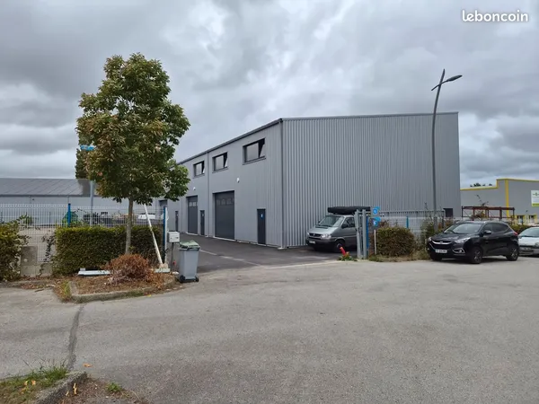 Location cellule 173m² au sol et 60m² Mezzanine