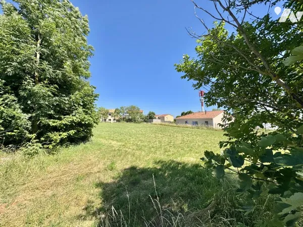 Terrain 3303 m²