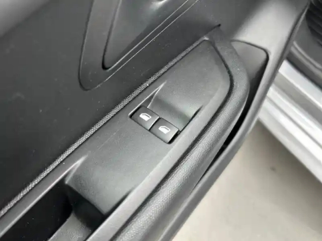 Peugeot 208 puretech 75 s&amp;s bvm5 — photo 90