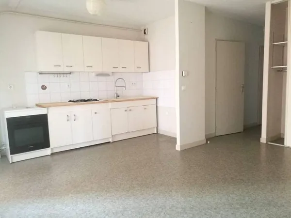 APPARTEMENT T2 CENTRE VILLE 565 € CC REF.: LA2243