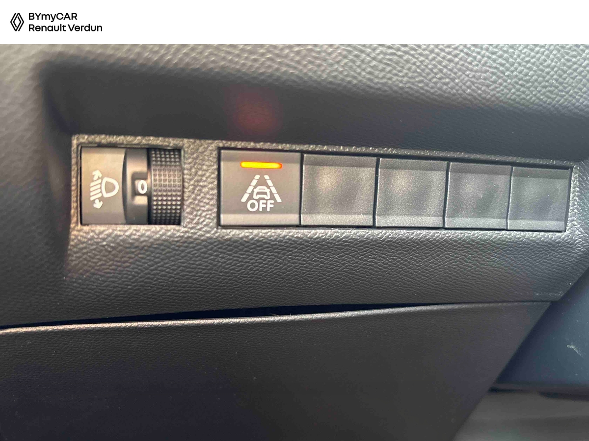 Peugeot 208 PureTech 100 S&amp;S EAT8 — photo 17