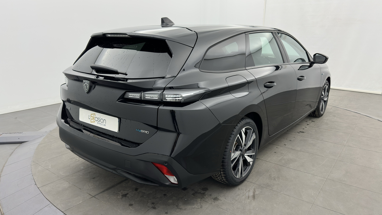 Peugeot 308 SW PHEV 180 e-EAT8 — photo 5