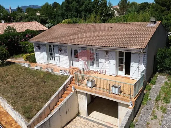 VILLA DE PLAIN PIEDS DE 121M2 DE TYPE T3 AVEC UN BUREAU ET U