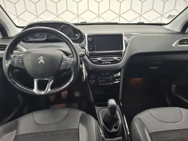 Peugeot 2008 1.2 puretech 110ch s&amp;s bvm5 — photo 34