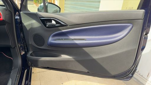 DS DS3 Cabriolet 1.2 PureTech 110 EAT6 - Ines De La Fressange – 2017 – 56442 km – Essence – Boîte Automatique — photo 47