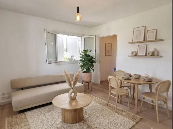 Peymeinade t2 renove 31m2 dernier etage sud ouest pret a habiter