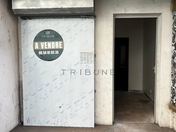 Local commercial hyper contre