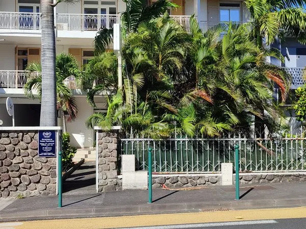 LOCAL PROF/COM 100 m² - VISIBILITÉ EXCEPTIONNELLE - SAINT-DENIS CENTRE
