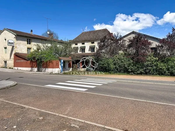 Potentiel exceptionnel de près de 1 000 m² - Axe Roanne / Pa