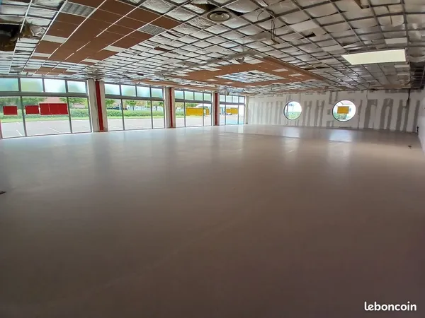 Loue cellule commerciale de 400m2