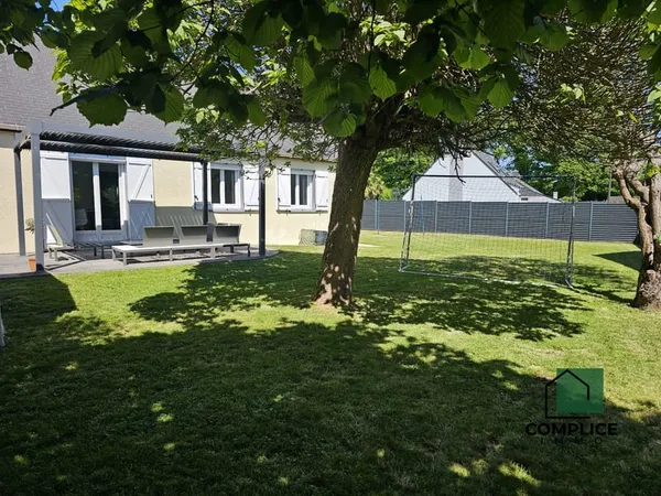 Maison de plain-pied familiale avec 4 chambres et agréable jard