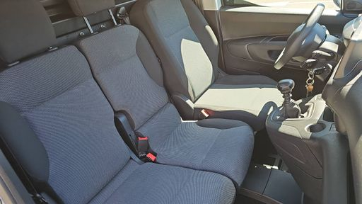 Peugeot Partner 1.2 PureTech 110 - Pack Asphalt – 2023 – 16224 km – Essence – Boîte Manuelle — photo 18
