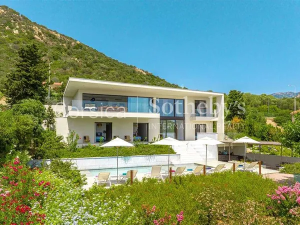 Maison 6 pièces 250 m²
