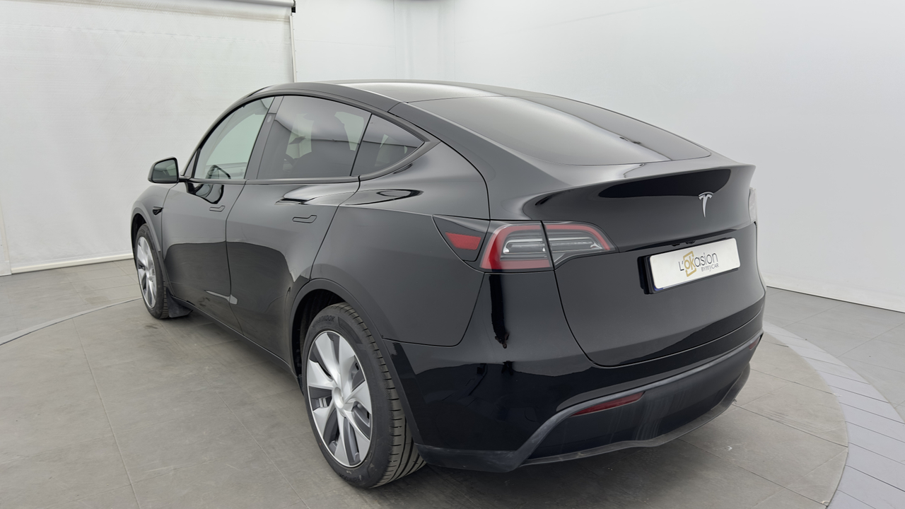 Tesla MODEL Y Standard RWD — photo 3