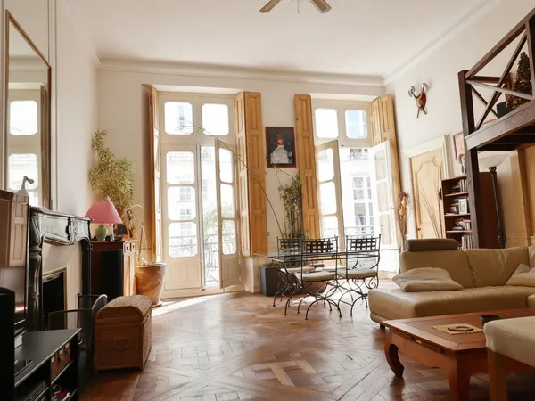 NANTES HYPERCENTRE, APPARTEMENT DE CARACTÈRE DE 125 M², CHARME DU XVIIIe SIÈCLE
