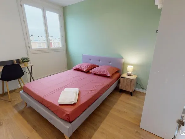 Chambre 5 pièces 81 m²