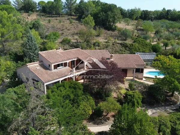 Propriété de 197m² habitable sur 4350m², vue imprénable