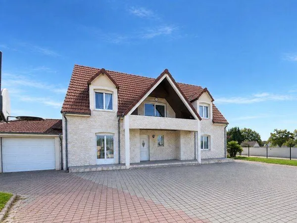 Maison 7 pièces 192 m²