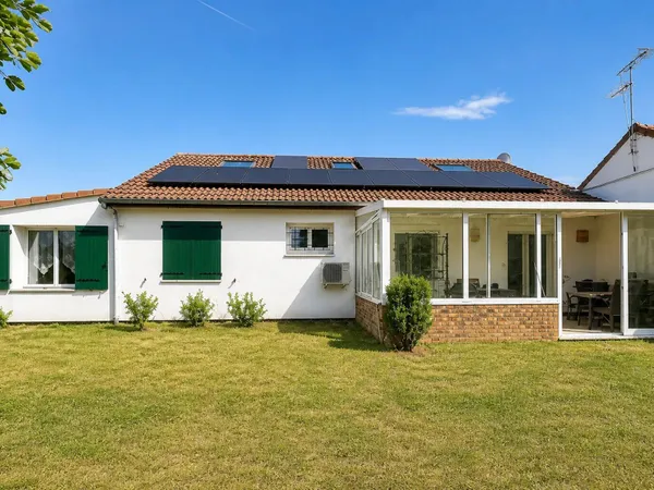 Maison familiale, studio indépendant et jardin