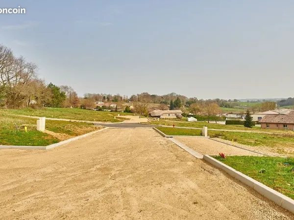 Terrain à bâtir de 791 m² à MONTSOUE (40)