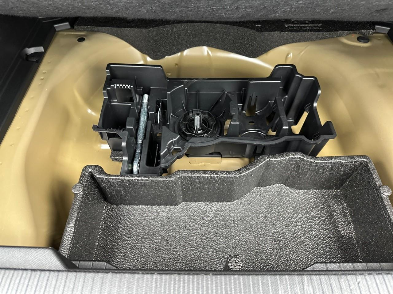 Peugeot 2008 100 s&s bvm6 allure — photo 35